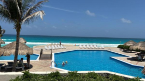 1BD Apartment with pool and beach access